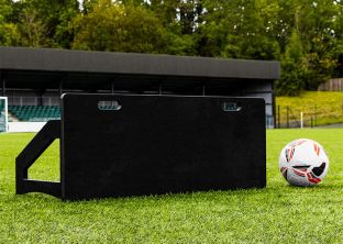 Soccer rebound board with adjustable angle